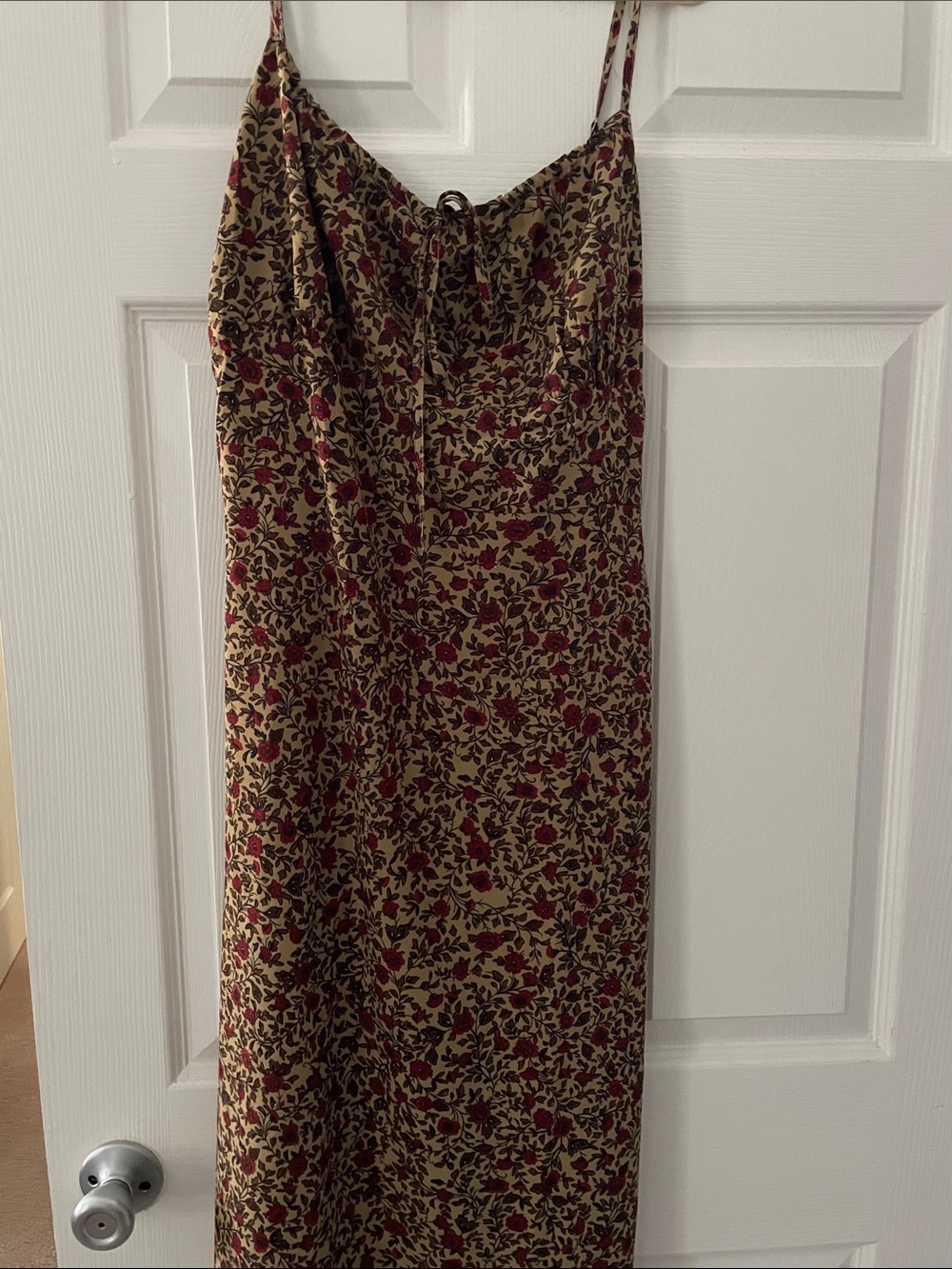 NWT Floral midi dress 🥀🤎